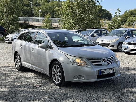 Toyota Avensis 2 of 21