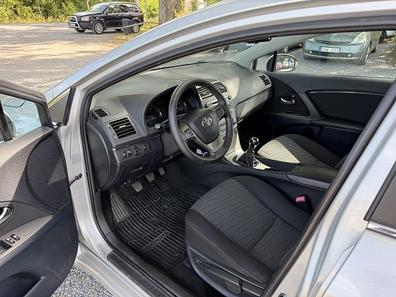 Toyota Avensis 10 of 21
