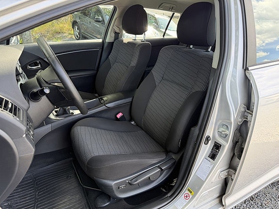 Toyota Avensis 12 of 21