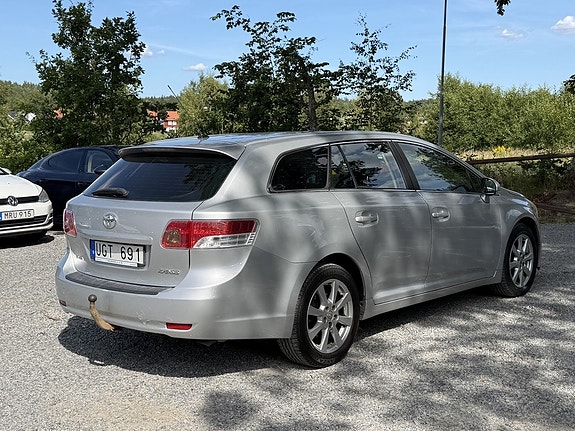 Toyota Avensis 3 of 21