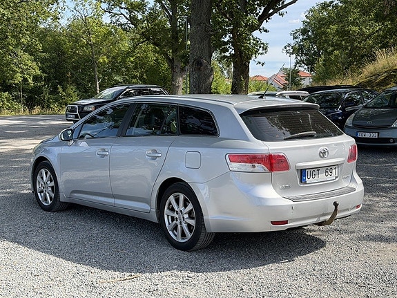 Toyota Avensis 4 of 21