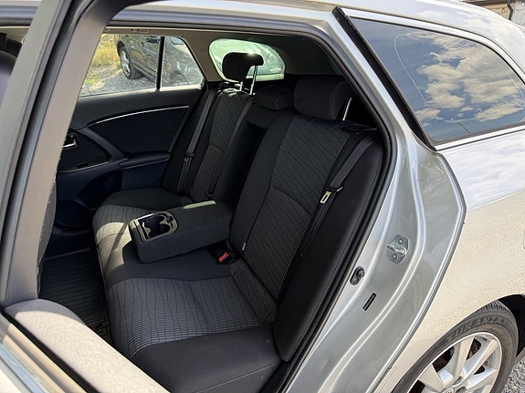 Toyota Avensis 14 of 21