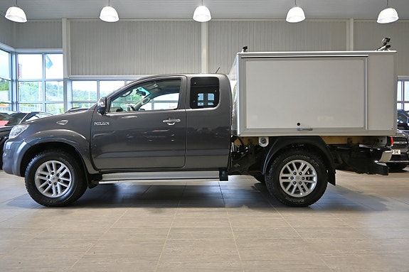 Toyota HiLux 2 of 19