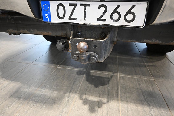 Toyota HiLux 13 of 19