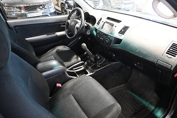 Toyota HiLux 9 of 19
