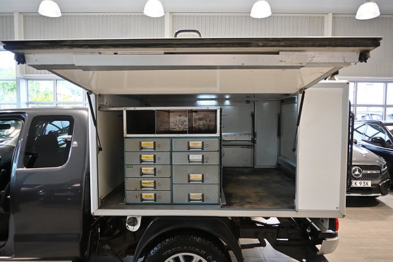 Toyota HiLux 14 of 19