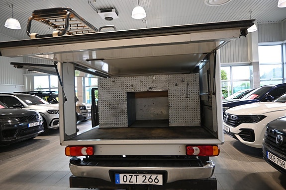 Toyota HiLux 12 of 19