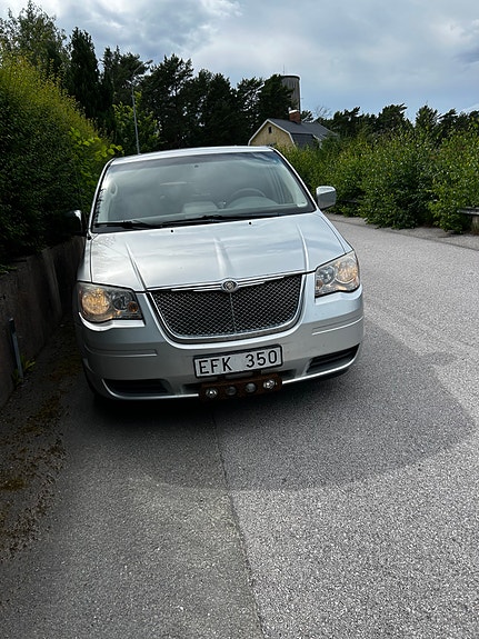 Chrysler Town & Country 5 of 5
