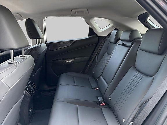 Lexus NX450h+ 13 of 15