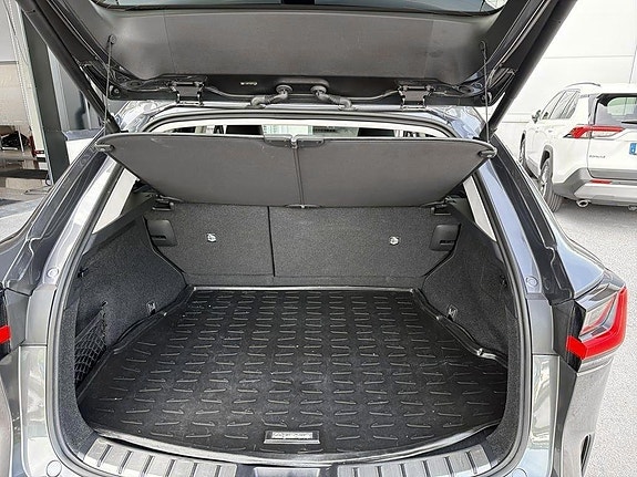 Lexus NX450h+ 9 of 15