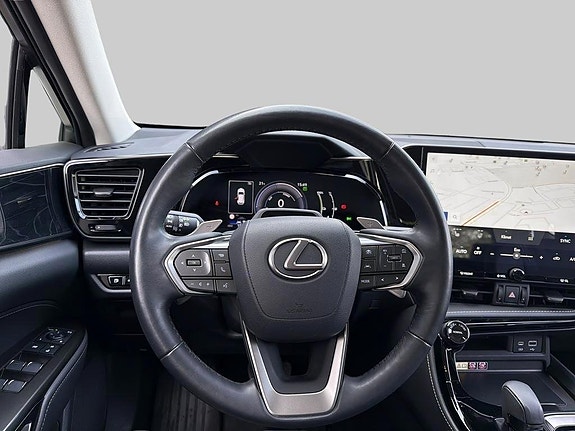Lexus NX450h+ 8 of 15