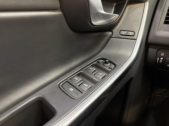 Volvo XC60 16 of 24
