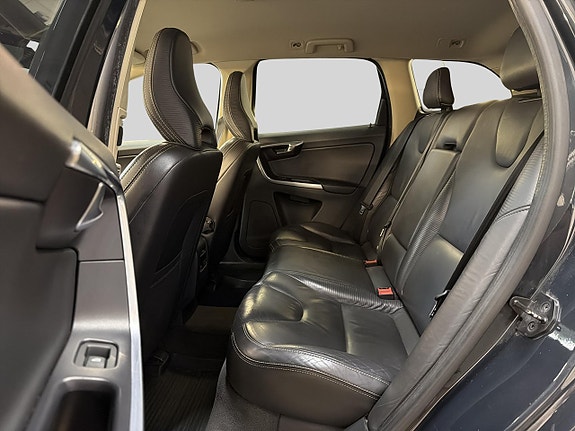 Volvo XC60 10 of 24