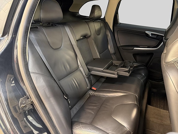 Volvo XC60 11 of 24