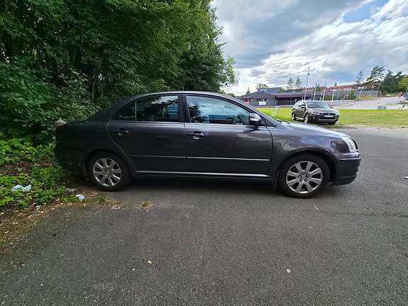 Toyota Avensis 4 of 4