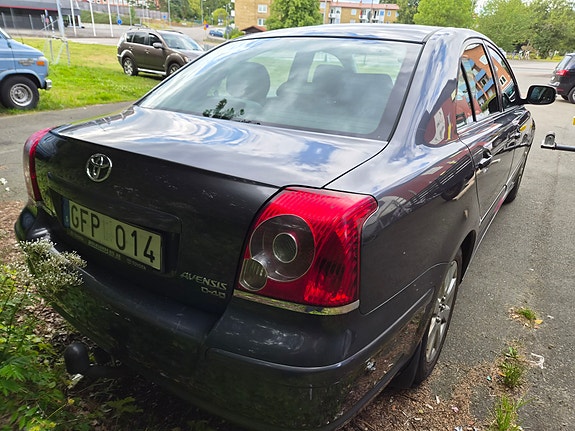 Toyota Avensis 3 of 4