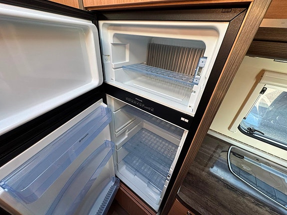 Knaus SKY WAVE 700 MEG Leverans i hela Sverige! 10 of 16