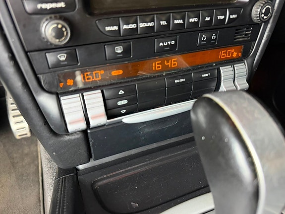Porsche Cayenne S 21 of 23