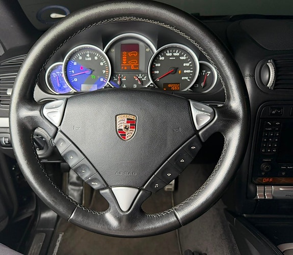 Porsche Cayenne S 13 of 23