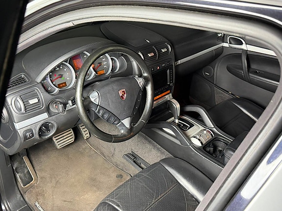 Porsche Cayenne S 10 of 23