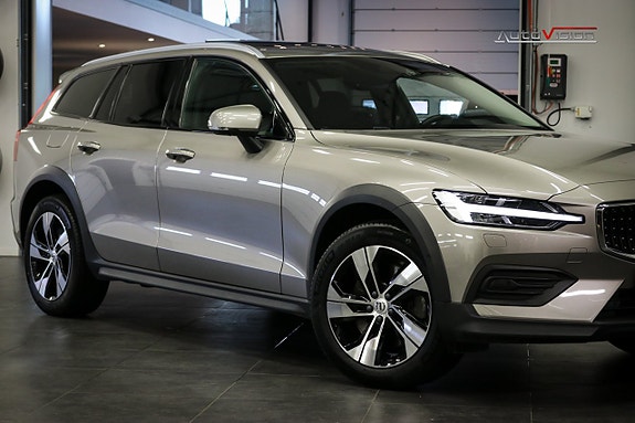Volvo V60 Cross Country 3 of 30