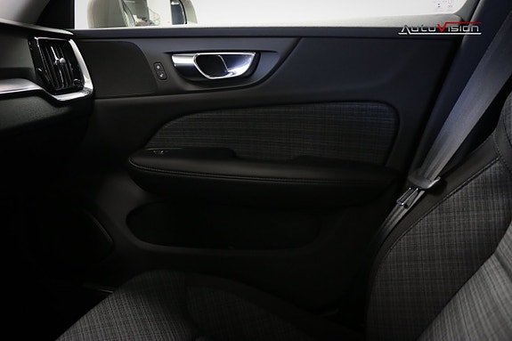 Volvo V60 Cross Country 17 of 30