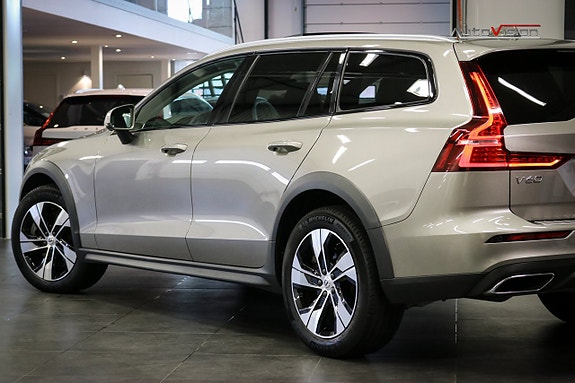 Volvo V60 Cross Country 5 of 30