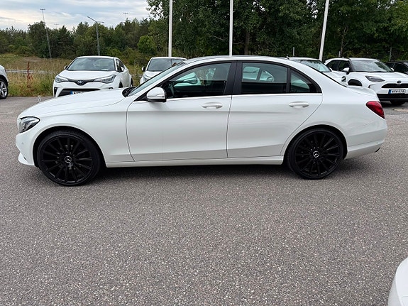 Mercedes-Benz C220 d 2 of 17
