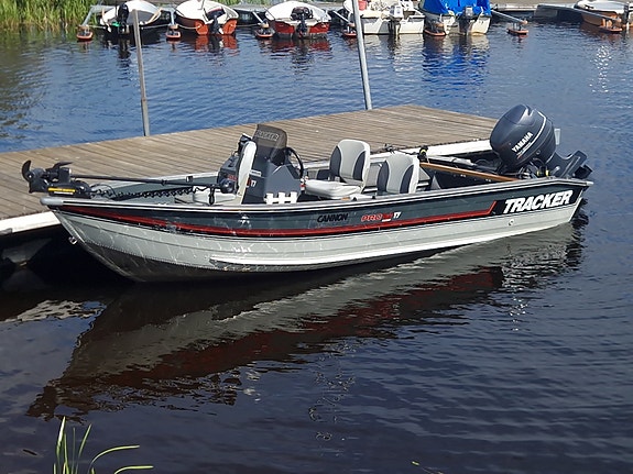 Tracker Pro Deep V17 2 of 9