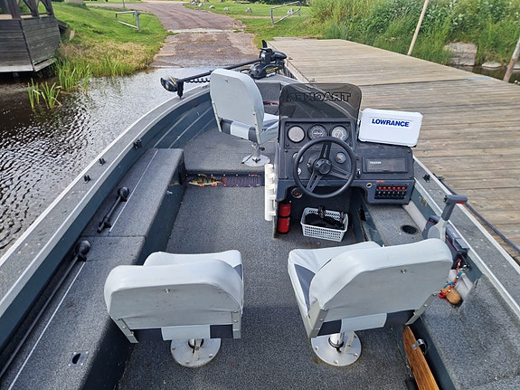 Tracker Pro Deep V17 5 of 9