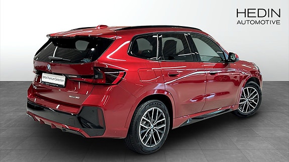 BMW iX1 2 of 9