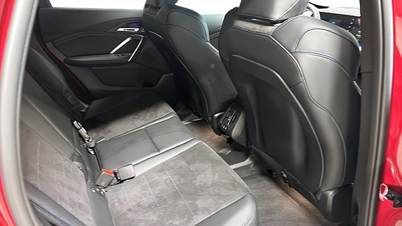 BMW iX1 5 of 9