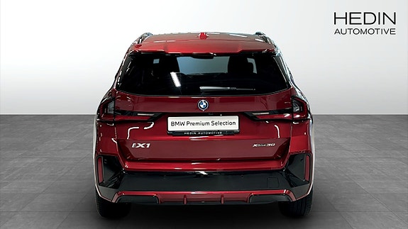 BMW iX1 7 of 9