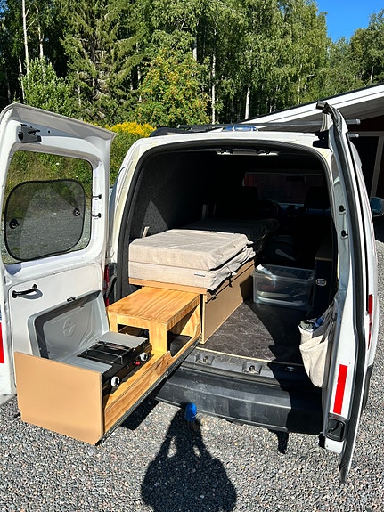 Volkswagen Caddy Maxi 2 of 3