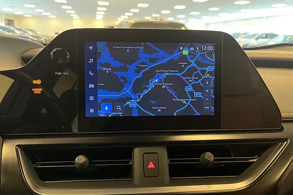 Lexus UX250h 12 of 22