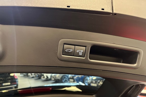 Lexus UX250h 21 of 22