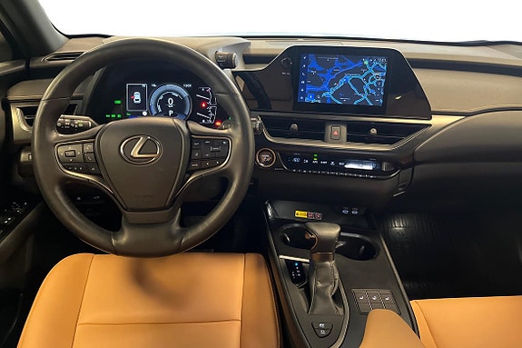 Lexus UX250h 11 of 22