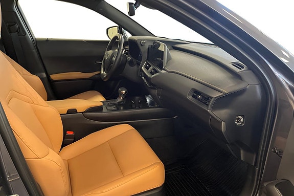 Lexus UX250h 14 of 22