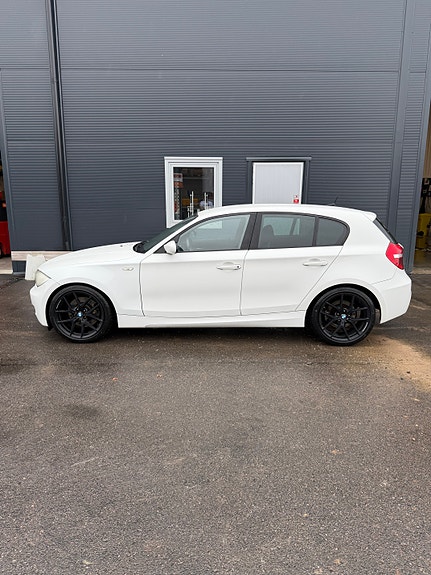 BMW 120d 2 of 7