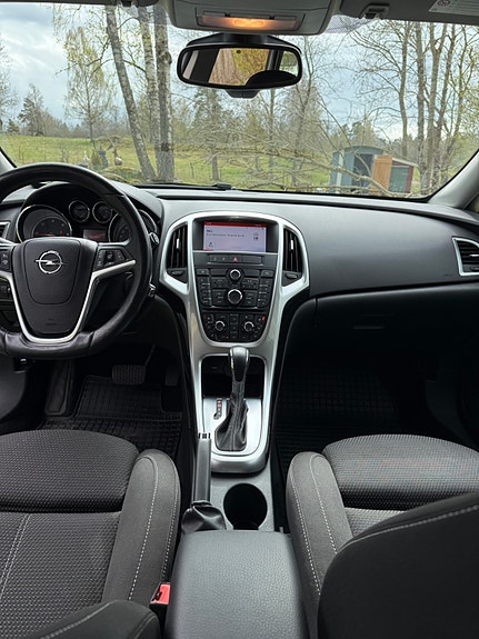 Opel Astra 8 of 12