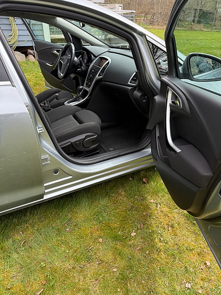 Opel Astra 10 of 12