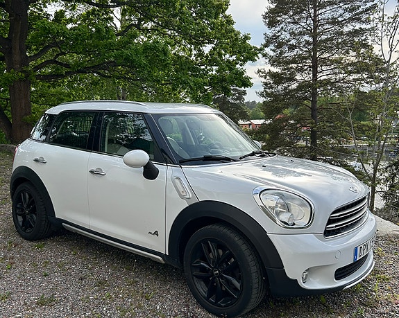 MINI Countryman Cooper D 2 of 15