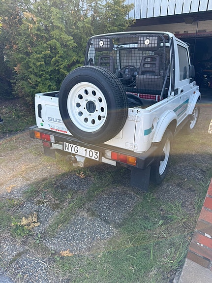 Suzuki Samurai 4 of 7