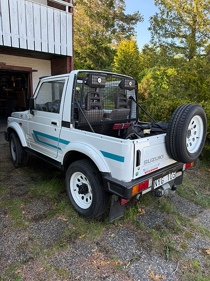 Suzuki Samurai 3 of 7