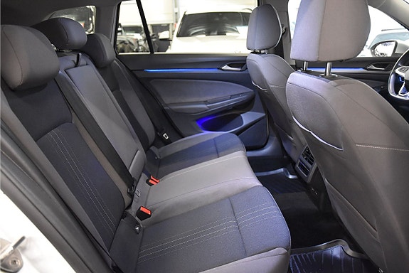 Volkswagen Golf Alltrack 13 of 19