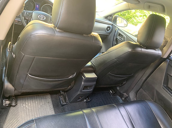 Toyota Auris 12 of 13
