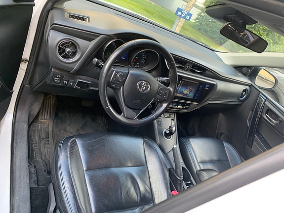 Toyota Auris 8 of 13