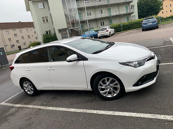 Toyota Auris 3 of 13