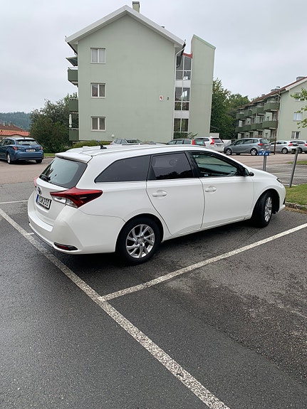 Toyota Auris 4 of 13