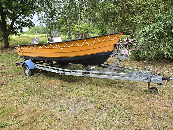 Båt med tillhörande trailer 8 of 10